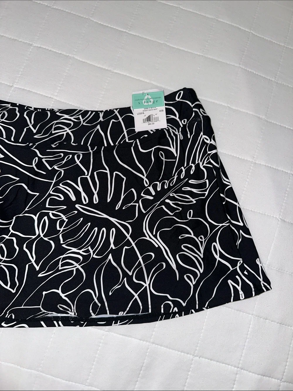 Women’s Black & White Leaf-Print Swim Coverup Skirt
